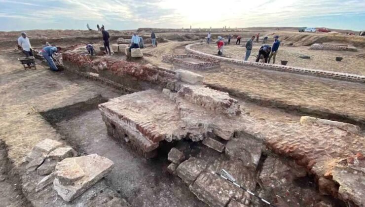 Pelusium’un Suları: Nil’in Kutsal Tapınağı ve Su Tesisinin Yükselişi