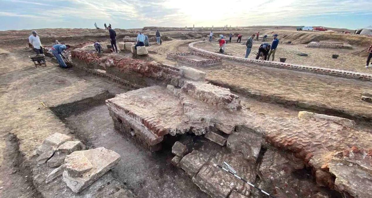 Pelusium’un Suları: Nil’in Kutsal Tapınağı ve Su Tesisinin Yükselişi