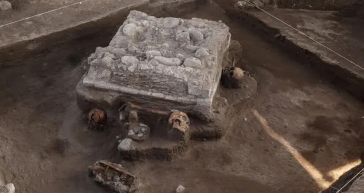 Raylar Altında Keşfedilen Tapınak: Toltek Sunağı ve Baş Kesme Ritüelleri