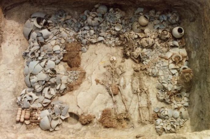 Silla Mezarlıklarında Nesiller Boyu Kurbanlık Sır: Kurban Kastı ve Kadın Ailesi Ağı