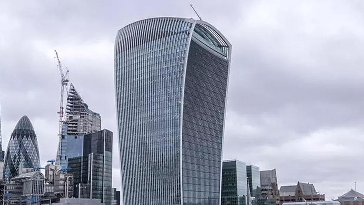 Walkie Talkie: 20 Fenchurch Street’in Güneş Sırrı ve Şehrin Simgesel Dönüşümü