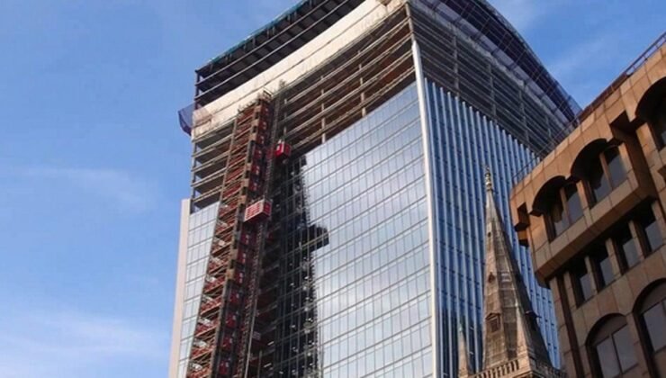 Walkie Talkie: 20 Fenchurch Street’in Güneş Sırrı ve Şehrin Simgesel Dönüşümü