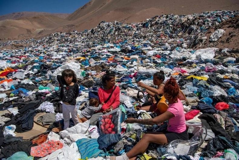 Atacama Çölü’nde Tekstil Atıklarının Gölgesi: Küresel Tüketim ve Su Bitevi İsyanı