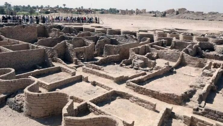 Aten’in Kumlarındaki Şehir: Luksor’un Yüzyıllık Sırrı