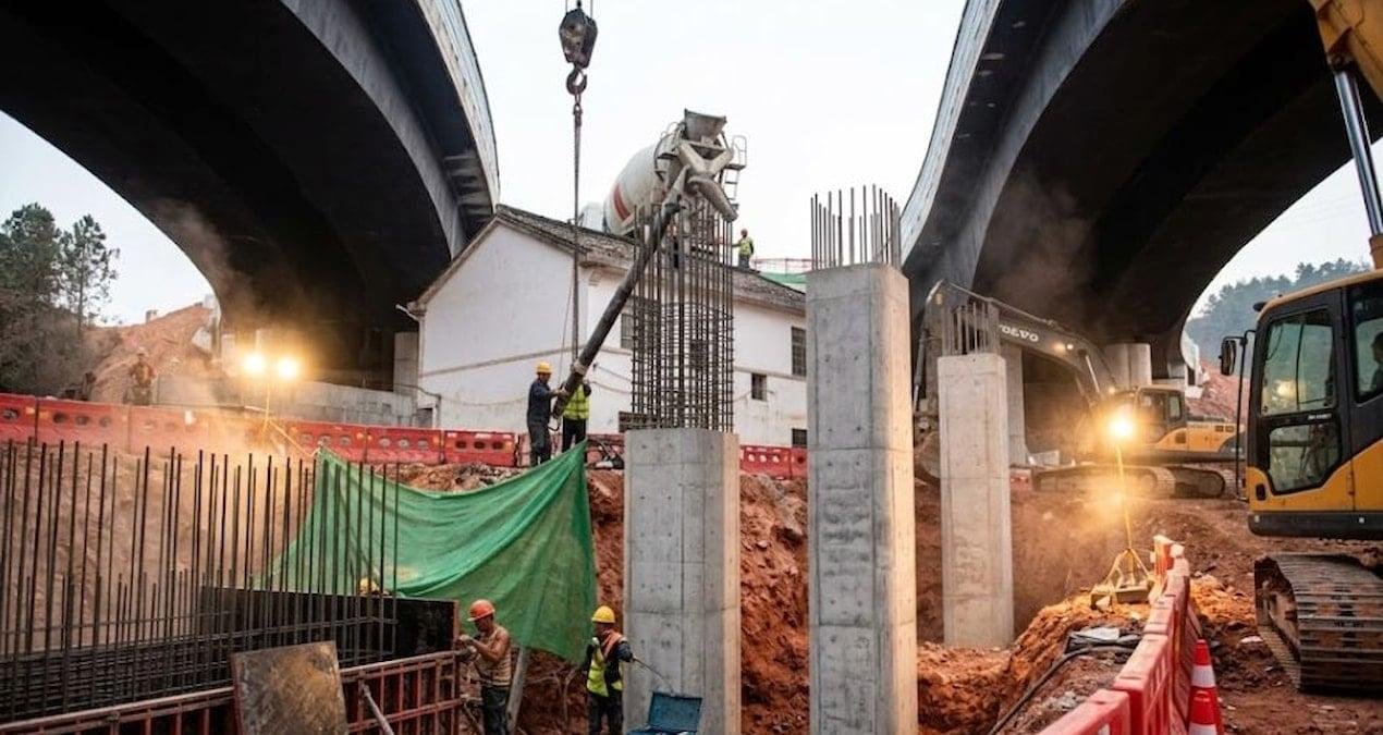 Haizhuyong Köprüsü Altındaki Ada Ev: Betonun İçinden Doğan Direniş