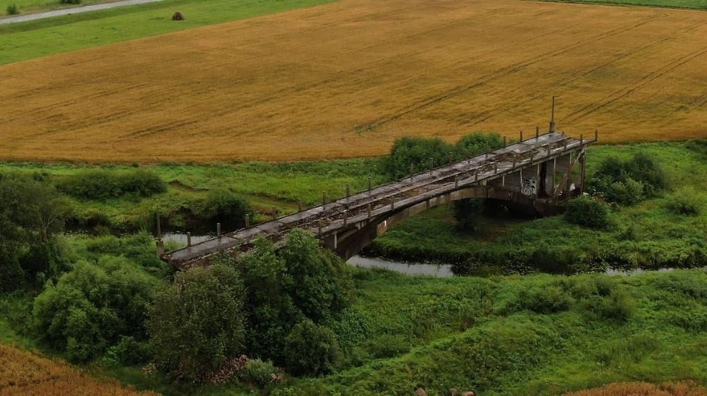 Hiçbir Yere Gitmeyen Köprü: Letonya’da Yarım Kalan Bir Hat Projesinin Hikayesi