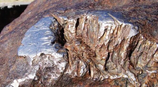 Hoba Meteoriti: Dünyaya Yumuşak İnışın Sırrı ve Atmosfer Freni