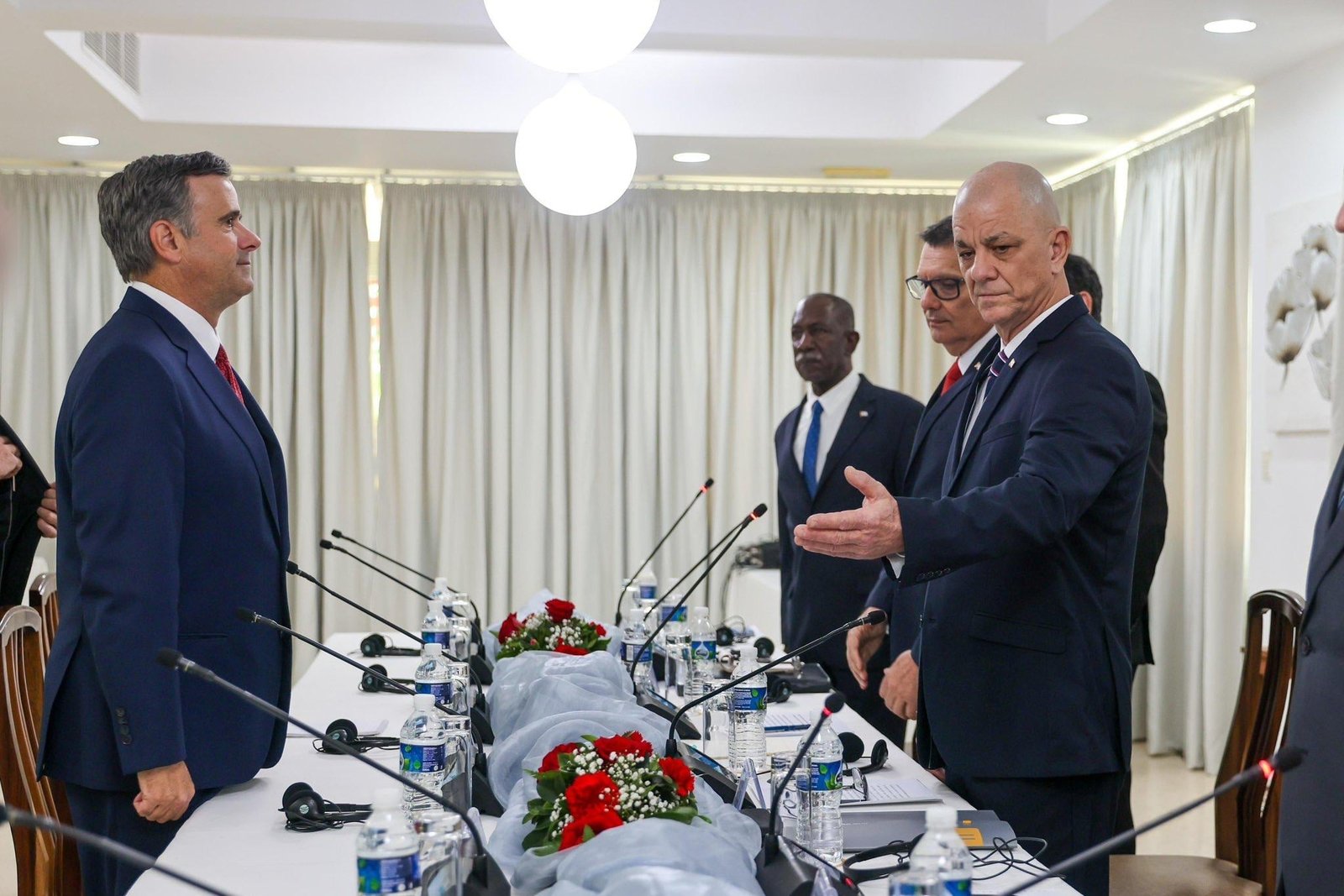 Küba Diplomasisi ve ABD’nin Yeni Stratejisi: Gizli Ziyaretler ve İnsanî Yardım Girişimi