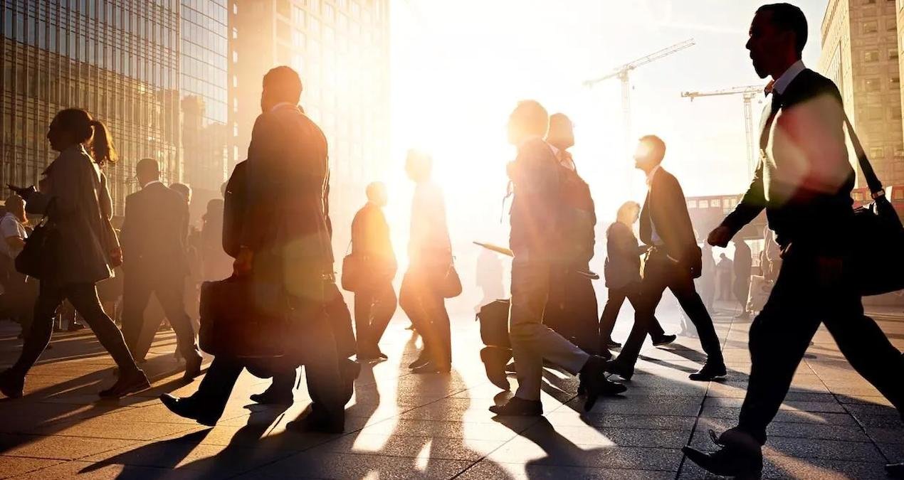 Standard Chartered’in Yapay Zeka Odaklı Dönüşüm ve İşten Çıkarma Planı
