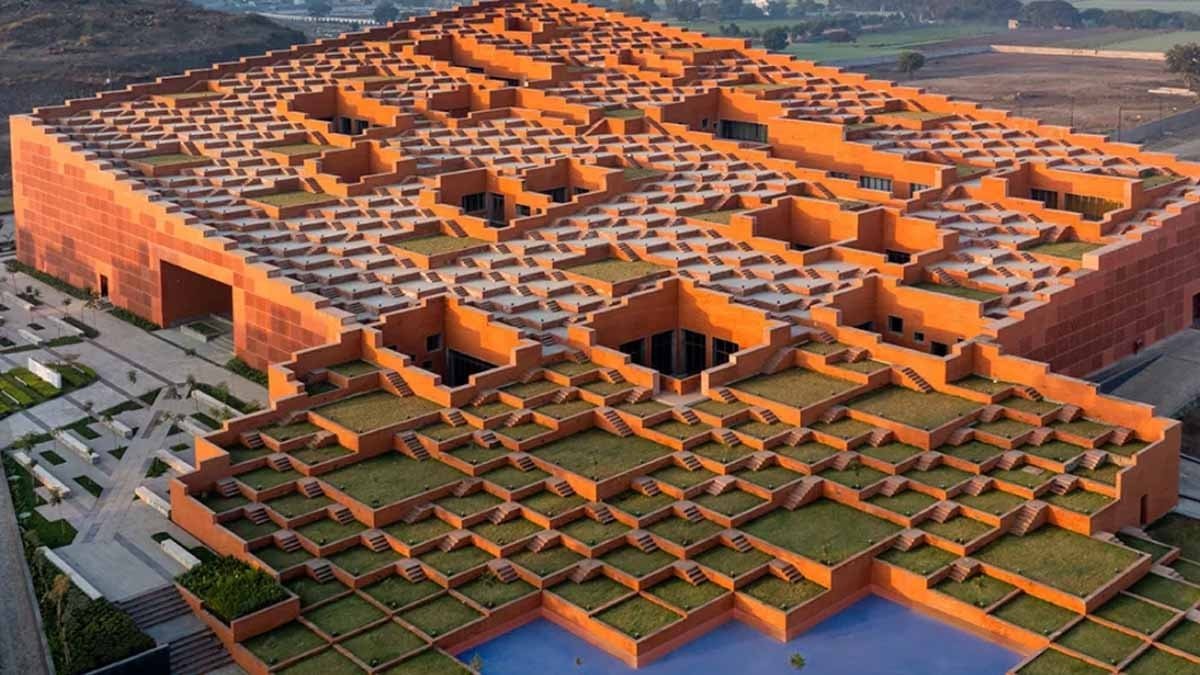 Prestige Üniversitesi: Çatısında 463 Basamaklı Yenilik ve Akıllı Sıcaklık Yönetimi
