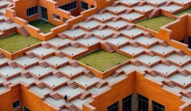 Prestige Üniversitesi: Çatısında 463 Basamaklı Yenilik ve Akıllı Sıcaklık Yönetimi